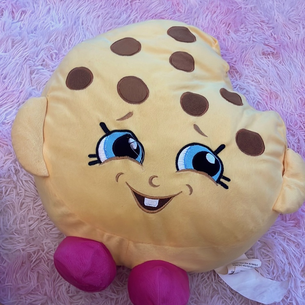 I am selling cookie from shopkins. She is clean, washed and very cozy!
